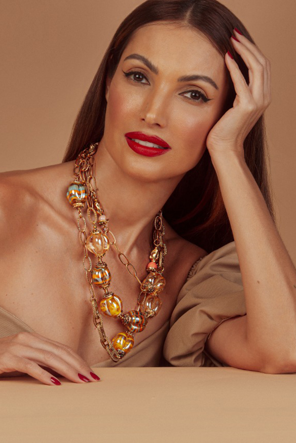 IT DELIGHTS WITH COLORS