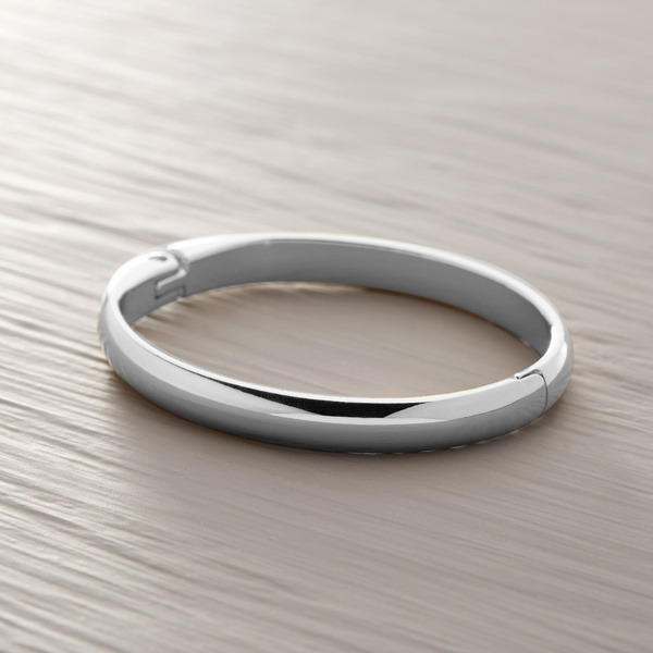 Straight to the point. Simple cuff bracelet