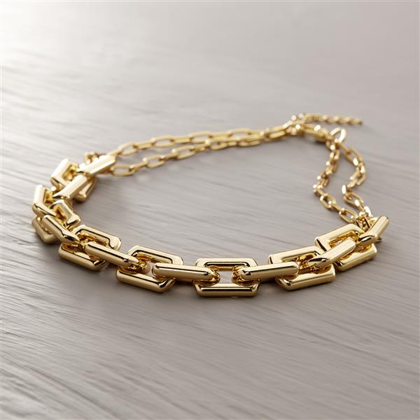 Who's that girl?. Short chain necklace