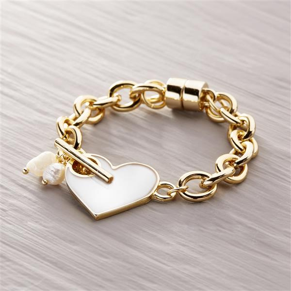 Face of an angel. Chain bracelet with a white heart