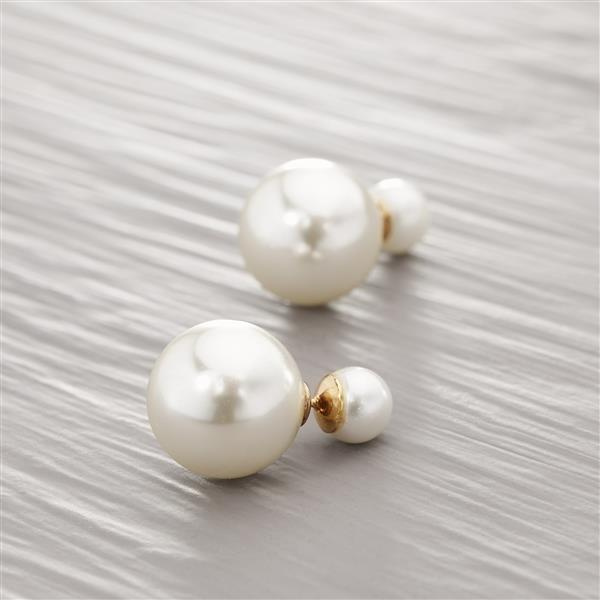 FUNKY FANCY. Pearly earrings