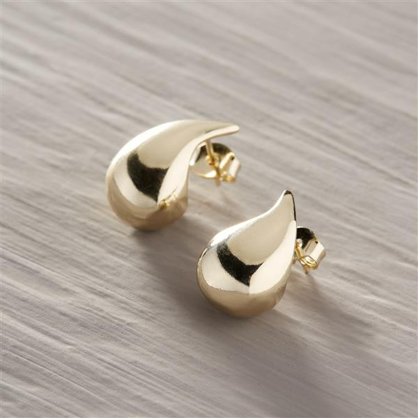 Drop it like it's hot. Little teardrop shaped earrings