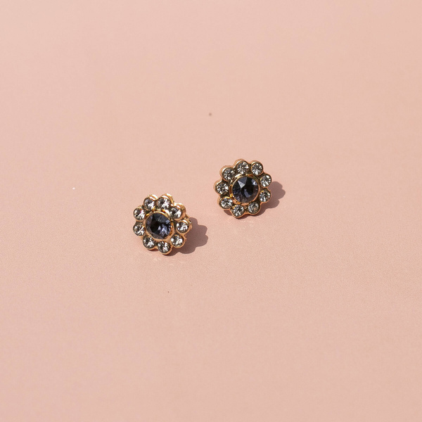 Ten. Stud earrings