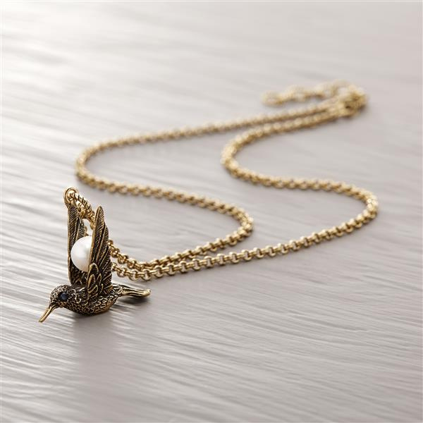 TO DIE FOR. Necklace with a humming-bird