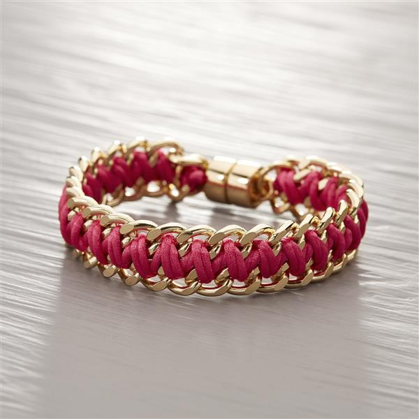 INTERTWINED. Bracelet wth a pink lace