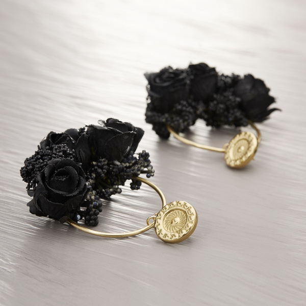 Gothic. Flower drop earrings in black