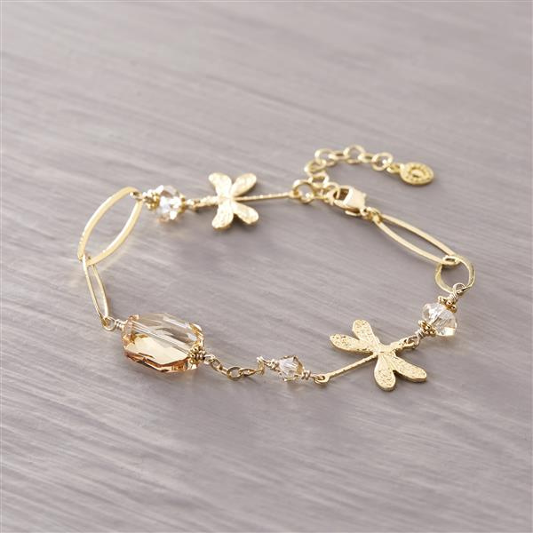 Let this dragonfly fly on your wrist...