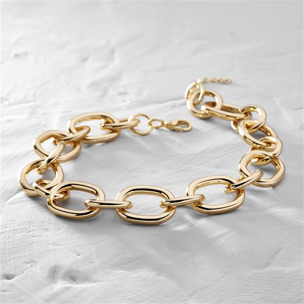 Strength in simplicity. Gold-plated chain necklace