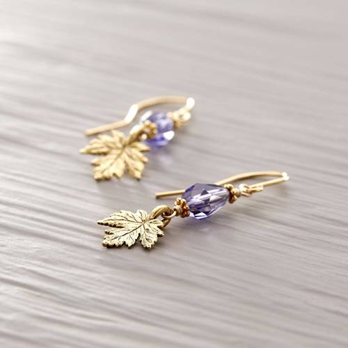 POSITIVE NOSTALGIA. Earrings with a leaf motif