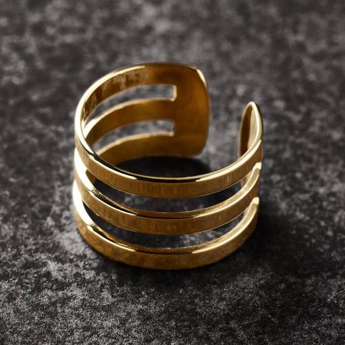 Three rings in gold. Adjustable ring