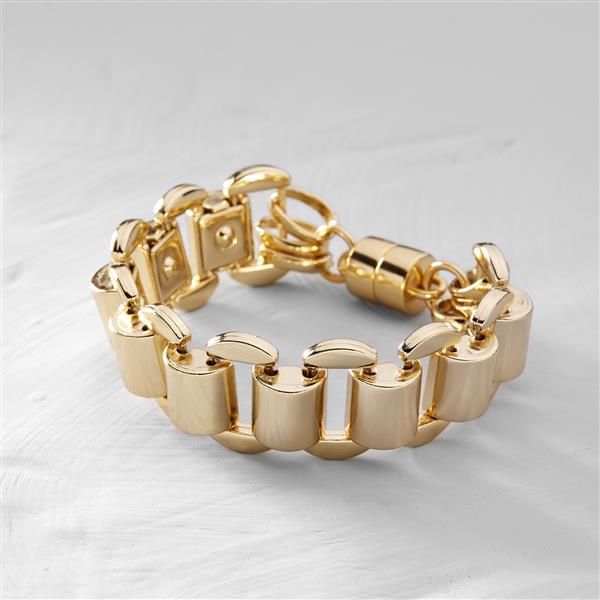Dreaming of travels. Flat chain bracelet