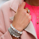 DOING MY OWN THING. Long necklace