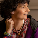 Loose. Necklace with pearls and chains