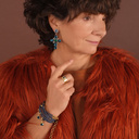 I'm navy blue. Blue bracelet with little crystals