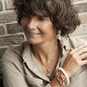 NOBODY CAN GET US. Chain bracelet with pearls