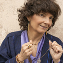 THE WORLD IS MINE. Short necklace with a globe