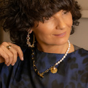 Loose. Necklace with pearls and chains