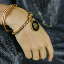 OCTAGON IN GOLD. Cuff bracelet