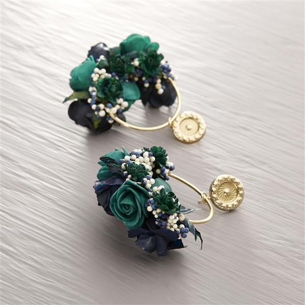 SECRET GARDEN. Hoops with green and black flowers