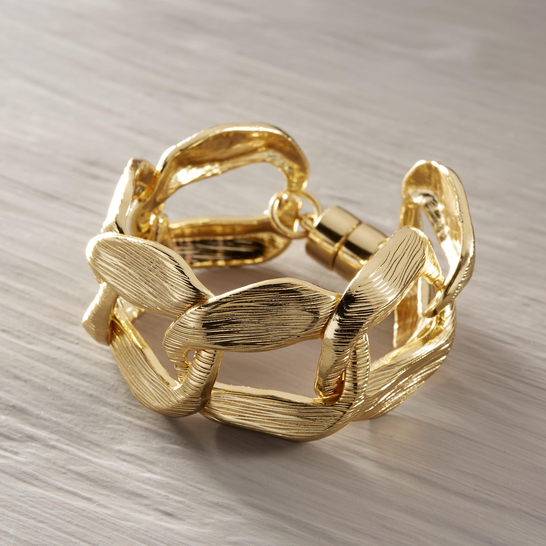 Art opening. Thick chain bracelet