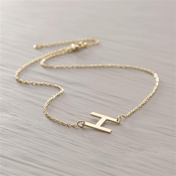 H for Hannah. Short necklace with a letter H