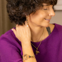 THE NATURE OF THE BEES. Short pendant with a bee