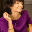 THE NATURE OF THE BEES. Short pendant with a bee