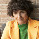 Crazy about them pearls. Statement ring