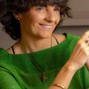 THE NATURE OF THE BEES. Short pendant with a bee