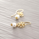 SO PRETTY. Drop earrings with pearls