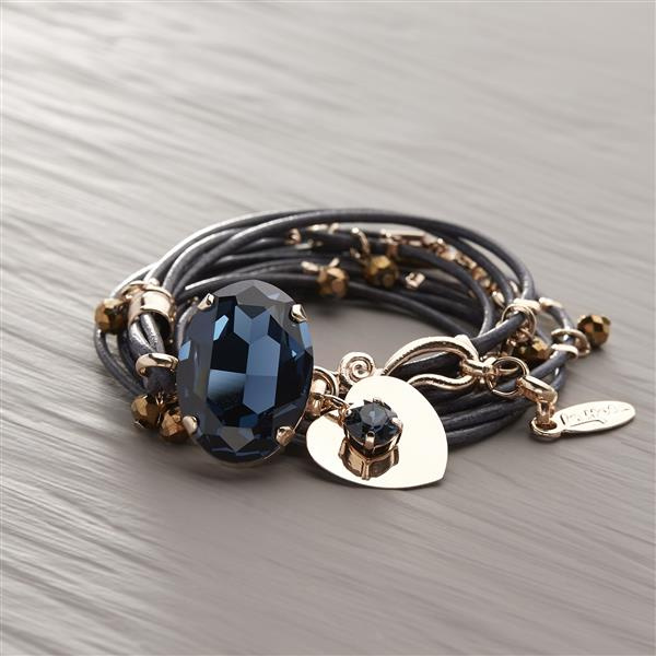 Casual chic. Leather bracelet with charms