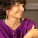 THE NATURE OF THE BEES. Short pendant with a bee