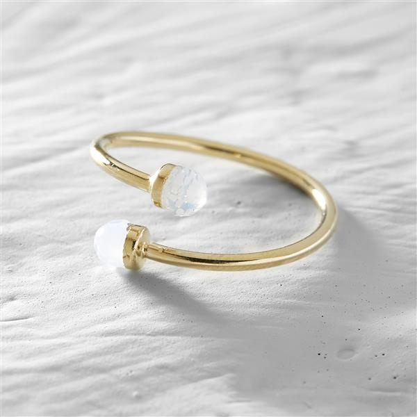 Graceful. Delicate ring with marbles