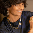 Loose. Necklace with pearls and chains