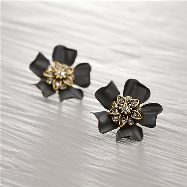 DARK BLOSSOMS. Black flower earrings